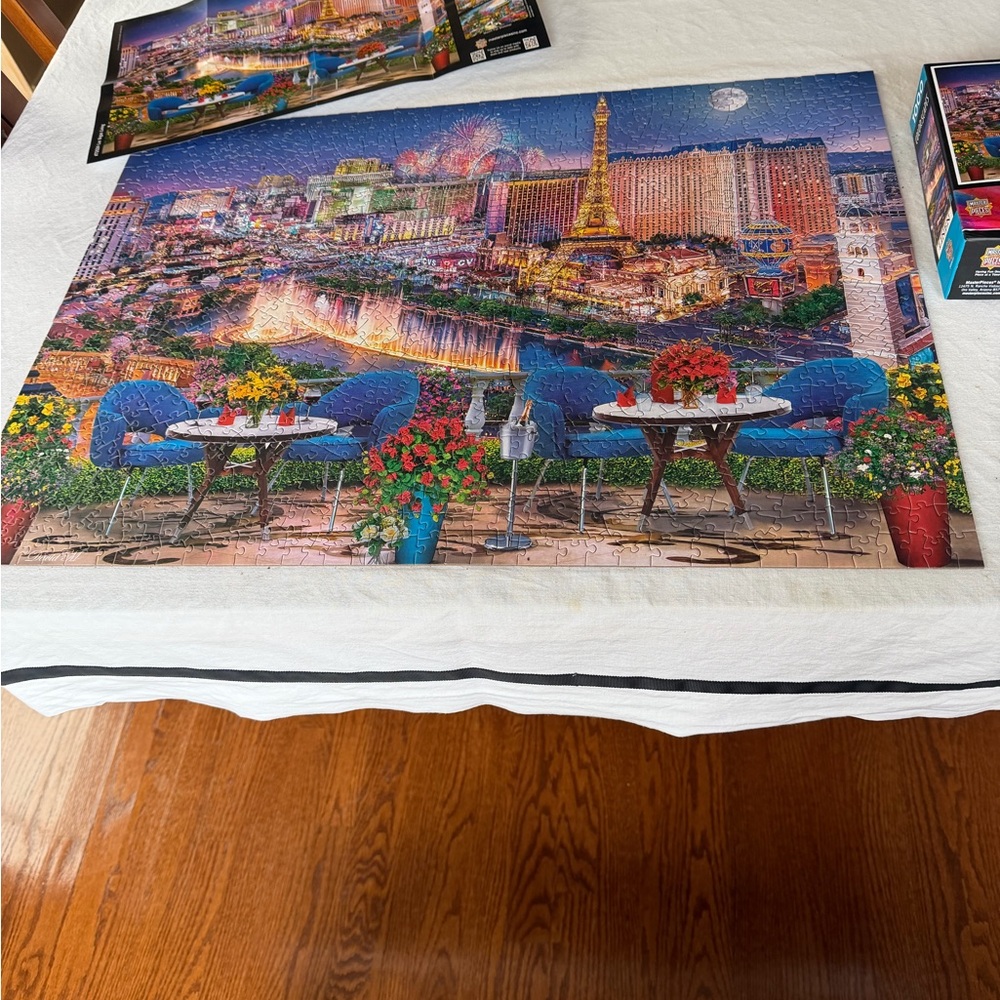 Jigsaw puzzle 1000 piece Las Vegas living by Master Pieces poster included.